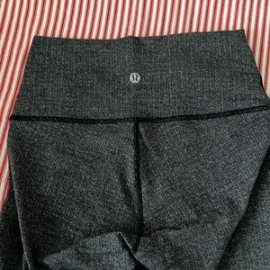 Lululemon Wunder Under tight size 4 color dark grey